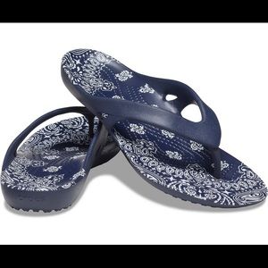 Crocs Bandana Print Flip, Navy White Flip Flops